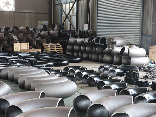 Technical differences between cold pushing and hot pressing elbow forming processes